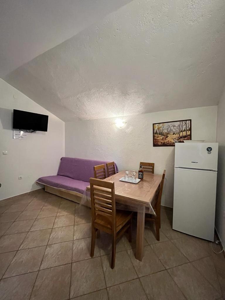 Apartmani Mirjana ทริบานี-ครุสชิซา ภายนอก รูปภาพ