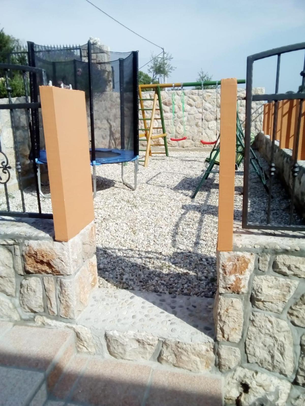 Apartmani Mirjana ทริบานี-ครุสชิซา ภายนอก รูปภาพ