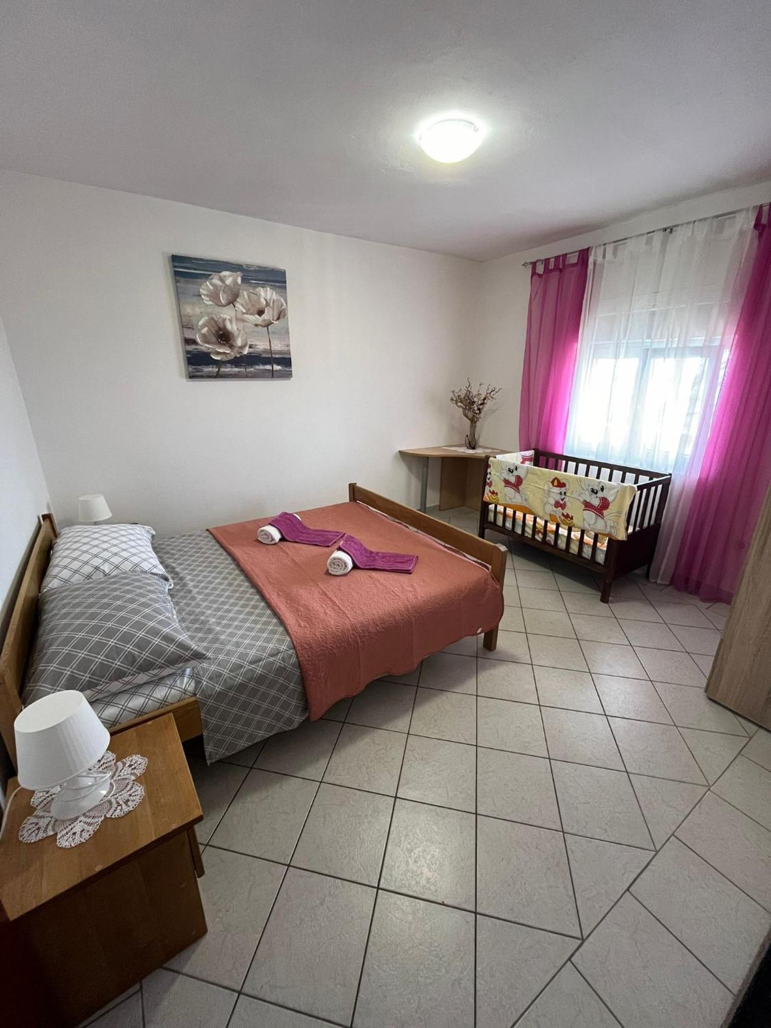 Apartmani Mirjana ทริบานี-ครุสชิซา ภายนอก รูปภาพ